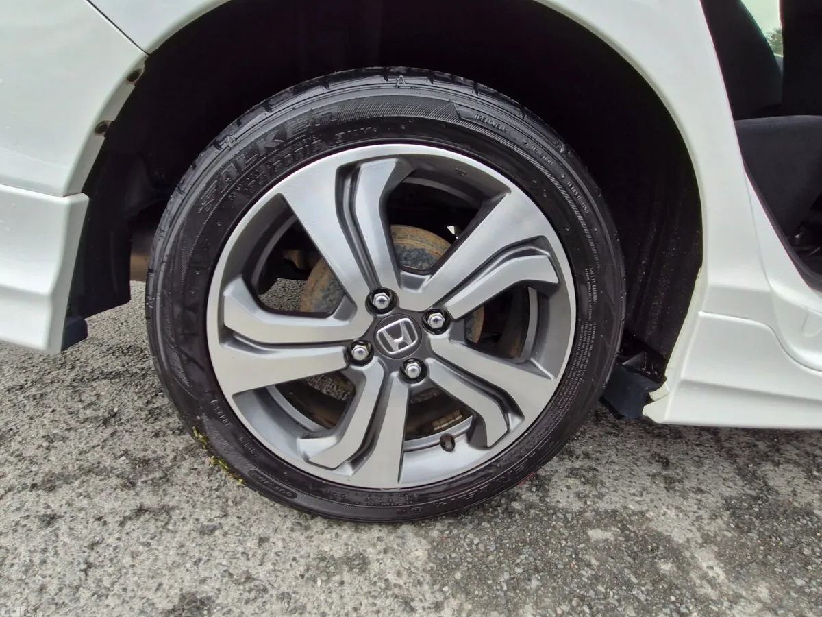 Honda Grace Saloon, Petrol Hybrid, 2015, White