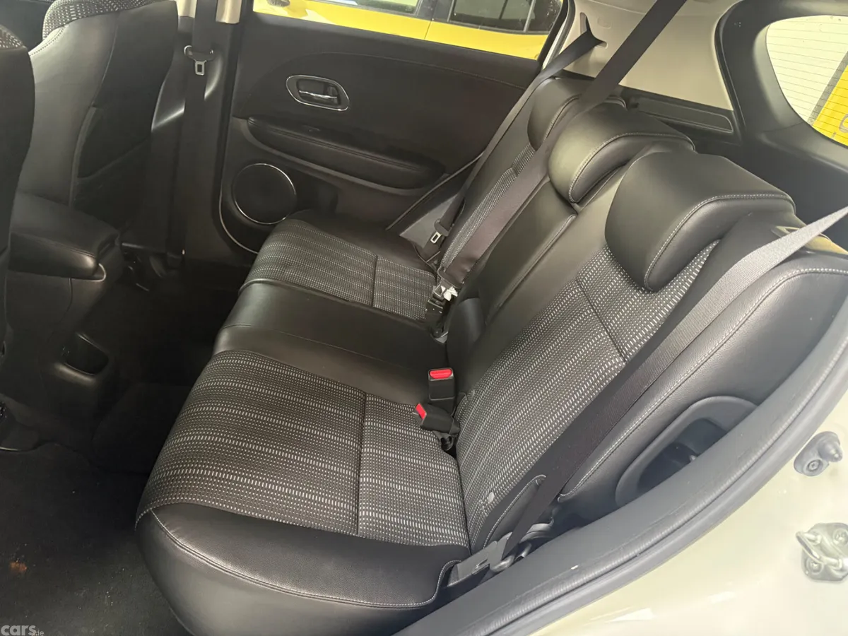 Honda Vezel Estate, Petrol Hybrid, 2016, White