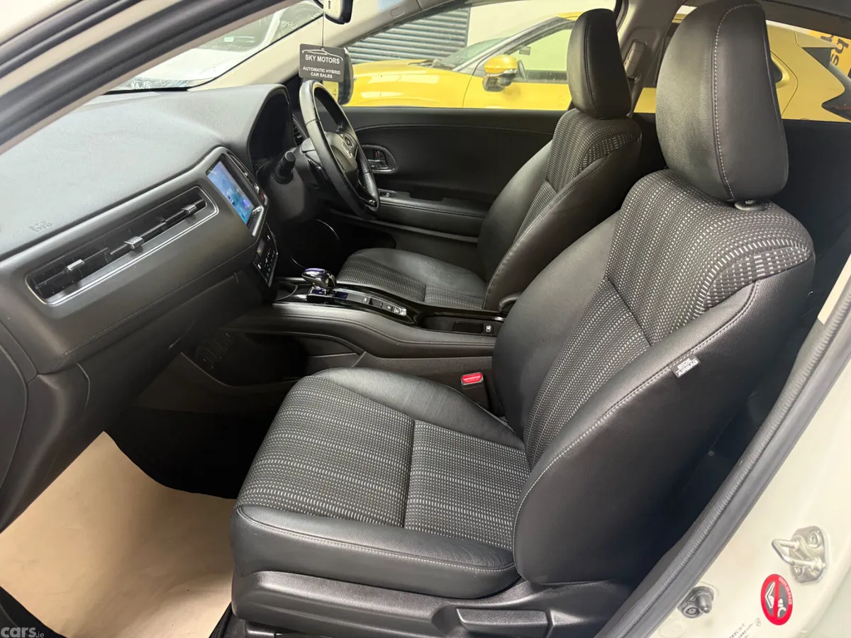 Honda Vezel Estate, Petrol Hybrid, 2016, White