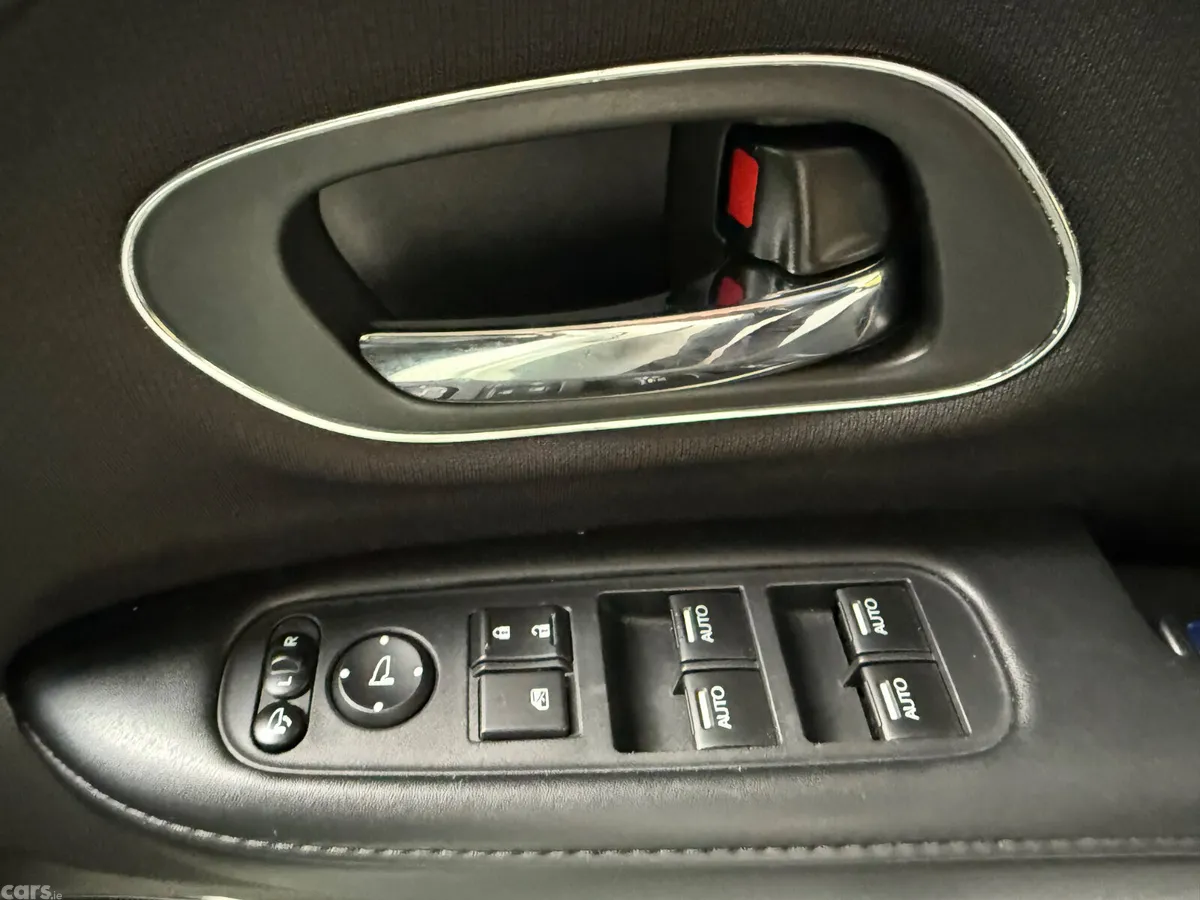 Honda Vezel Estate, Petrol Hybrid, 2016, White