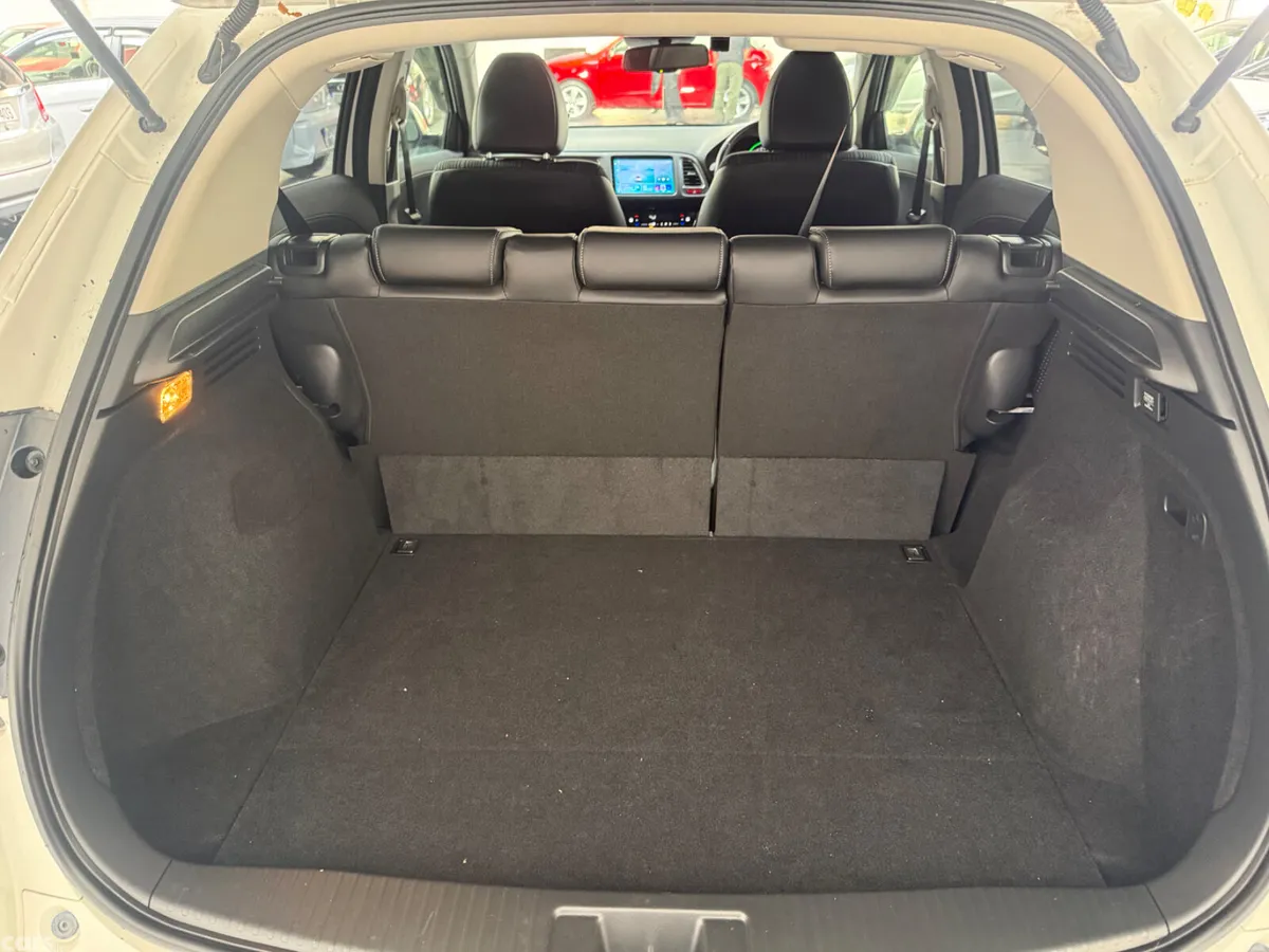 Honda Vezel Estate, Petrol Hybrid, 2016, White