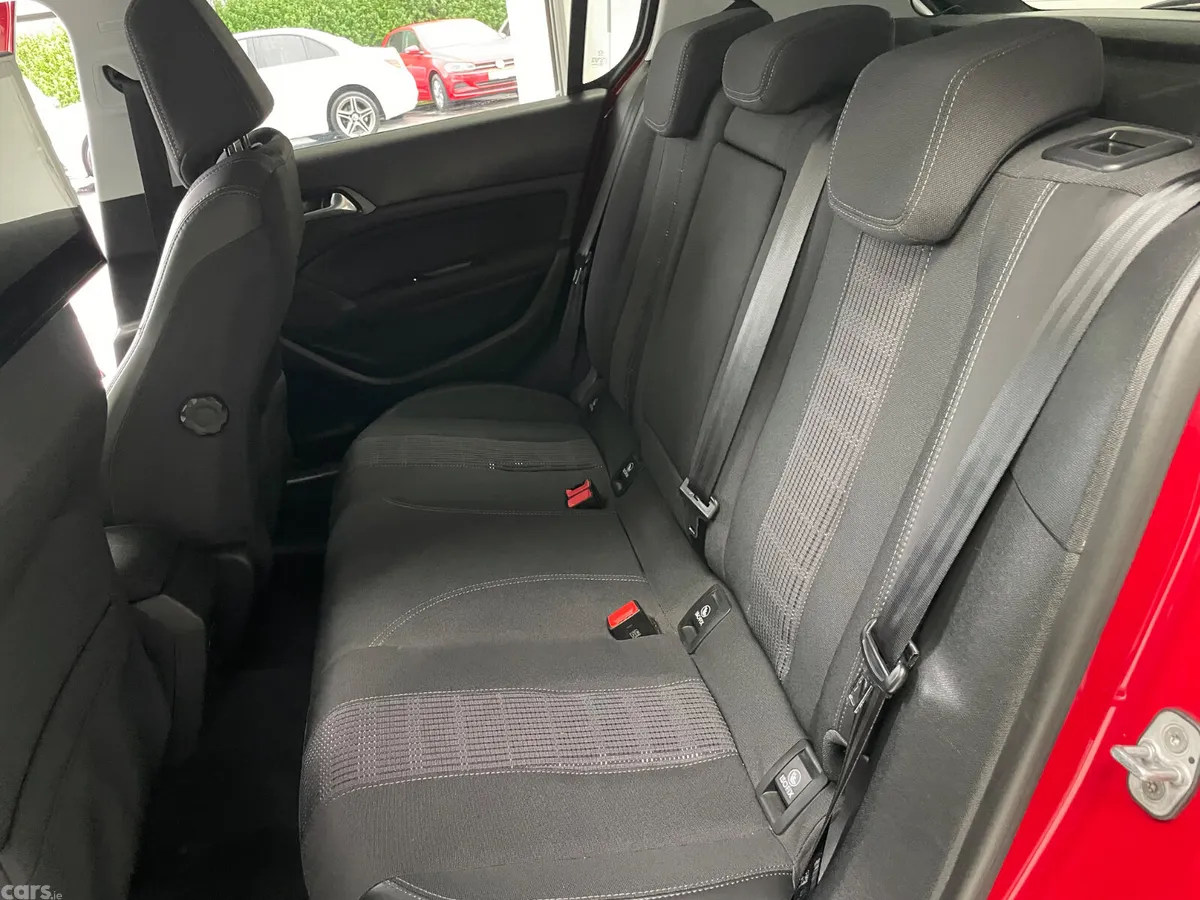 Peugeot 308 Hatchback, Diesel, 2018, Red