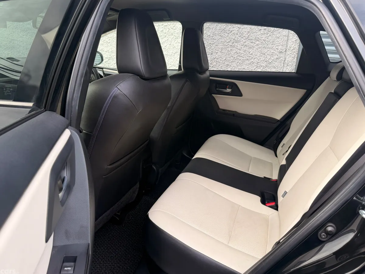 Toyota Auris Hatchback, Petrol Hybrid, 2016, Black