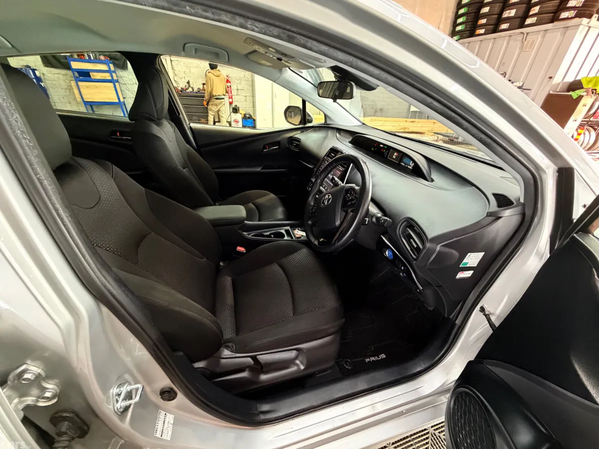 Toyota Prius Saloon, Petrol Hybrid, 2021, Silver