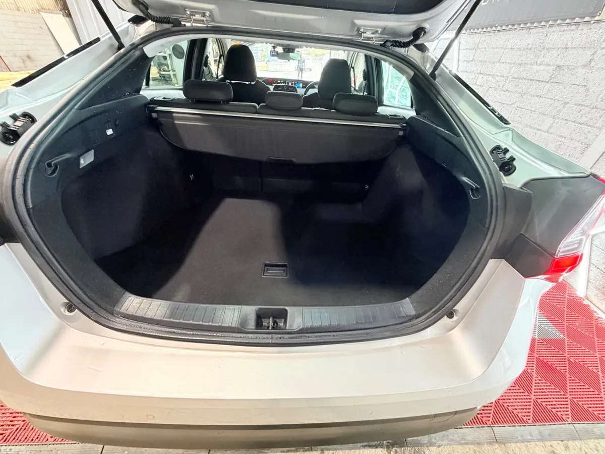 Toyota Prius Saloon, Petrol Hybrid, 2021, Silver