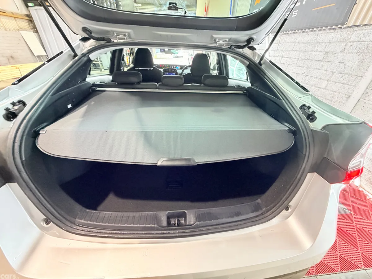 Toyota Prius Saloon, Petrol Hybrid, 2021, Silver