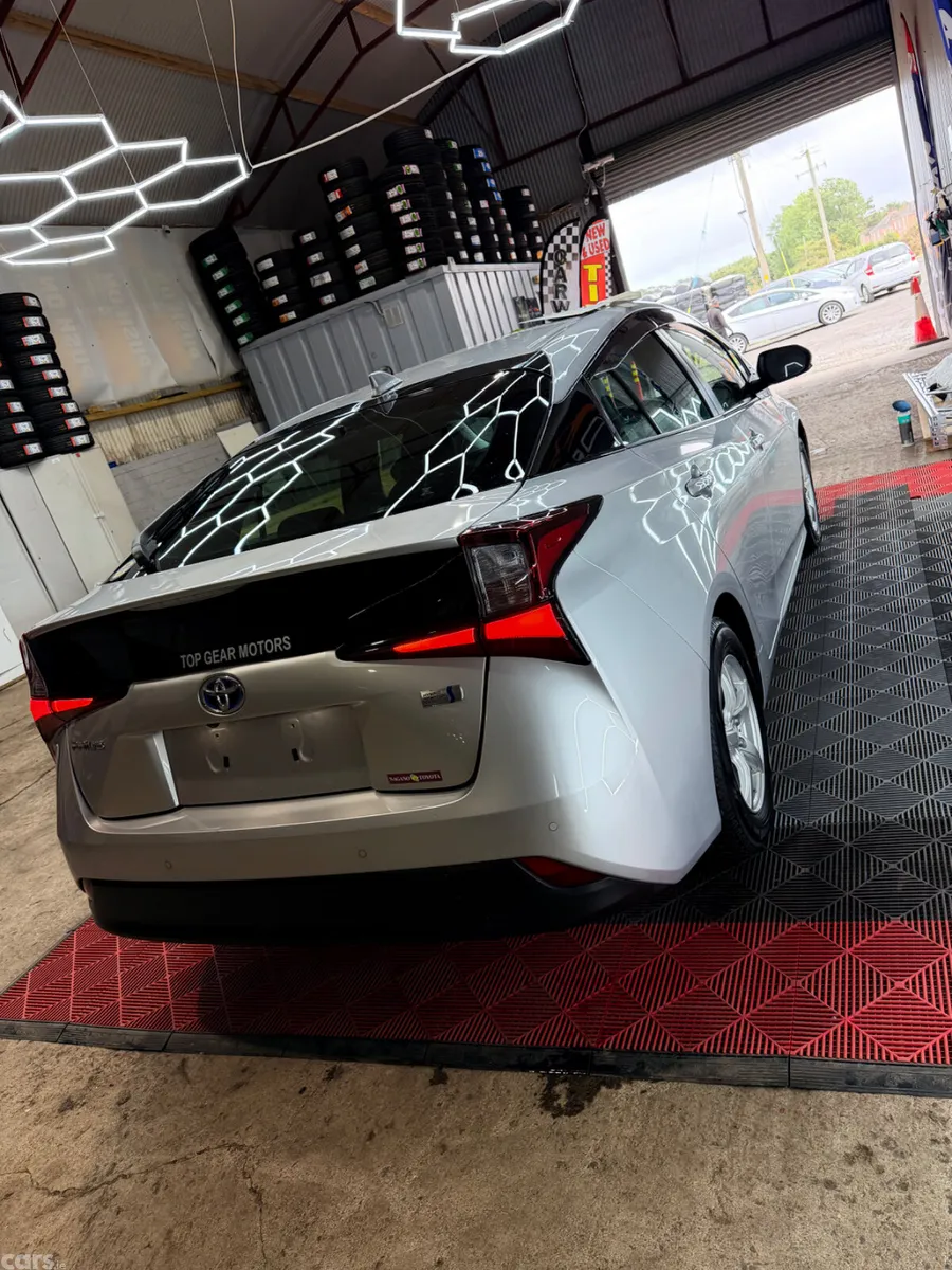 Toyota Prius Saloon, Petrol Hybrid, 2021, Silver