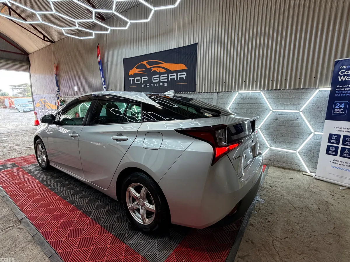 Toyota Prius Saloon, Petrol Hybrid, 2021, Silver