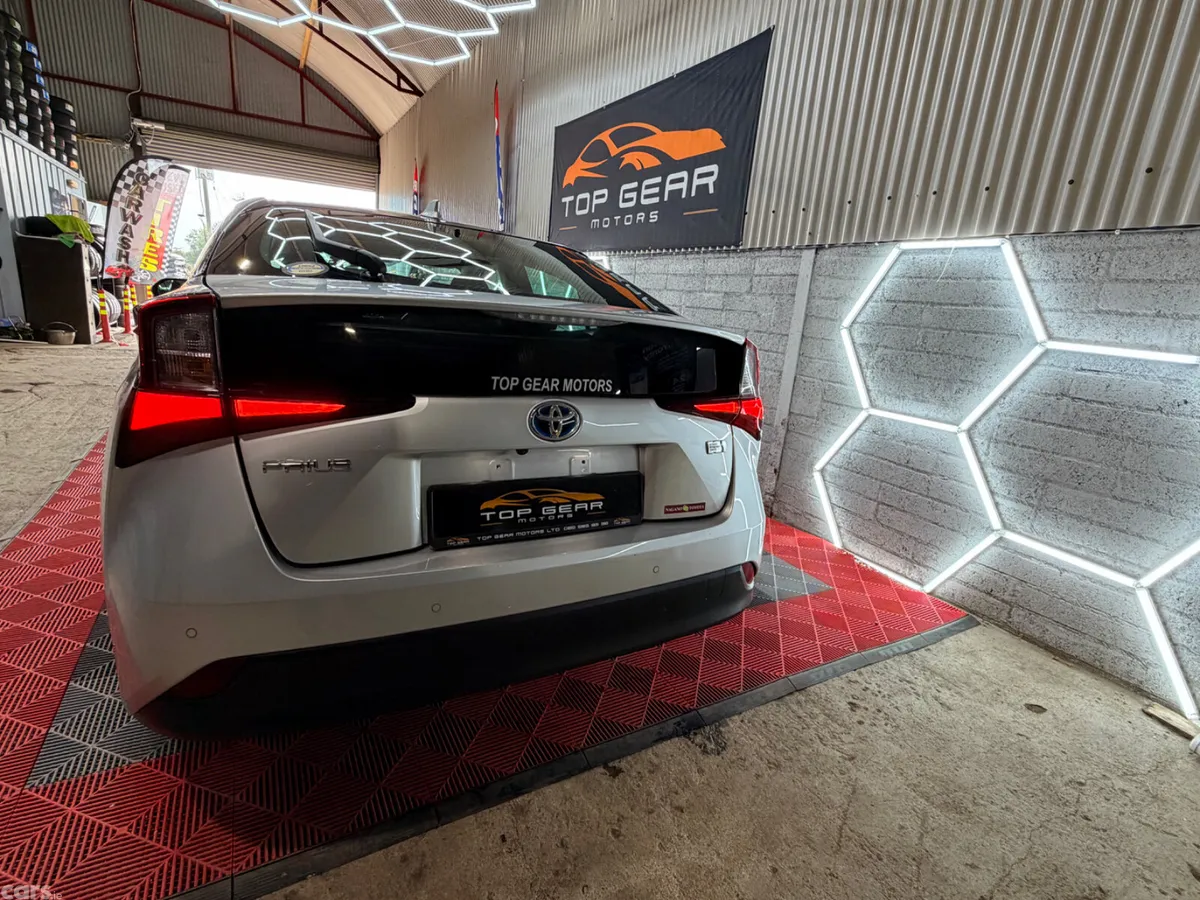 Toyota Prius Saloon, Petrol Hybrid, 2021, Silver