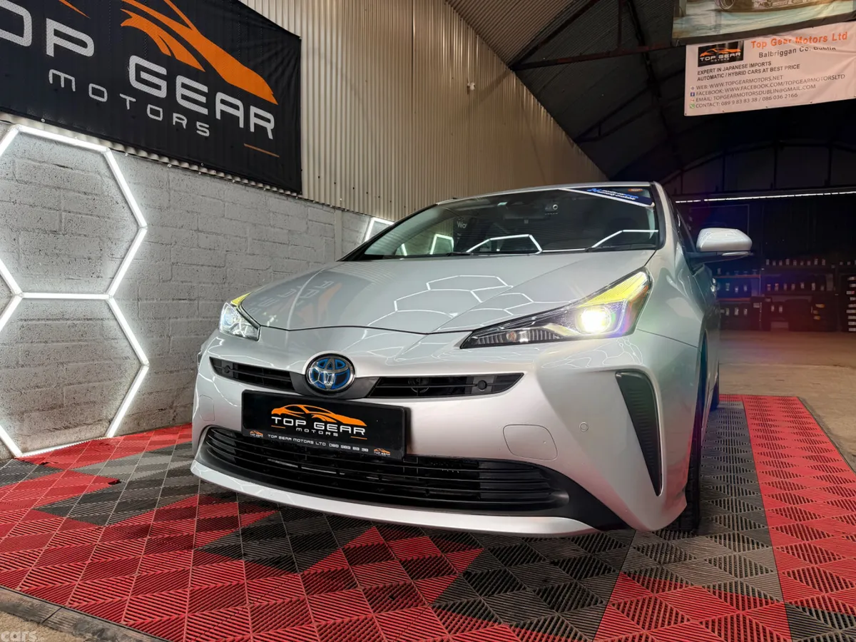 Toyota Prius Saloon, Petrol Hybrid, 2021, Silver