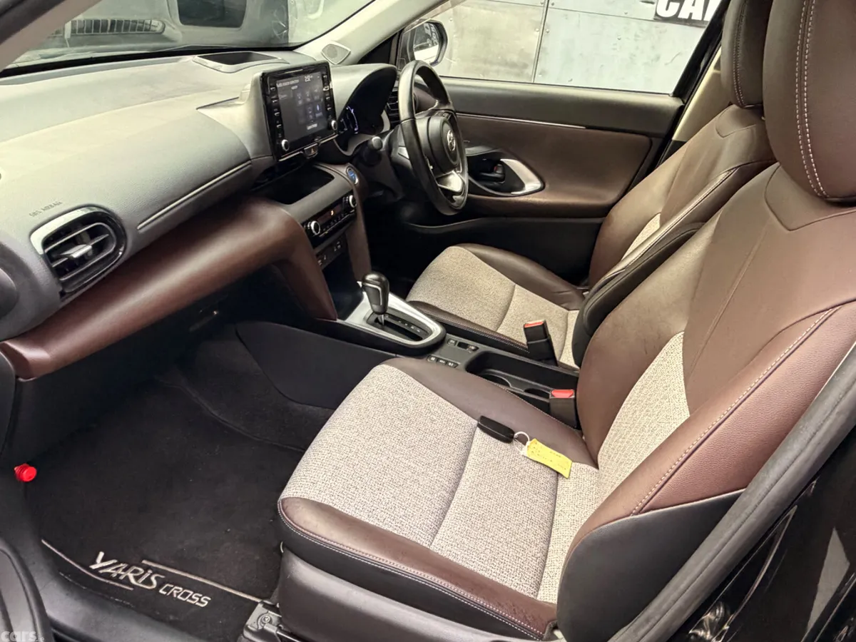 Toyota Yaris Cross SUV, Petrol Hybrid, 2021, Black