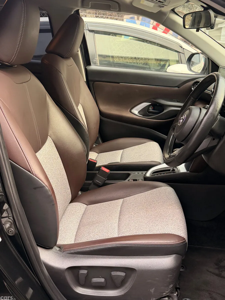 Toyota Yaris Cross SUV, Petrol Hybrid, 2021, Black