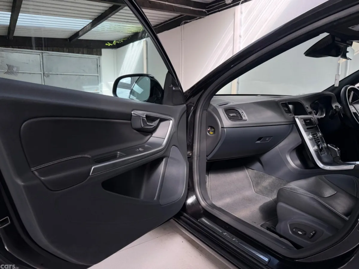 Volvo V60 Estate, Diesel, 2017, Black