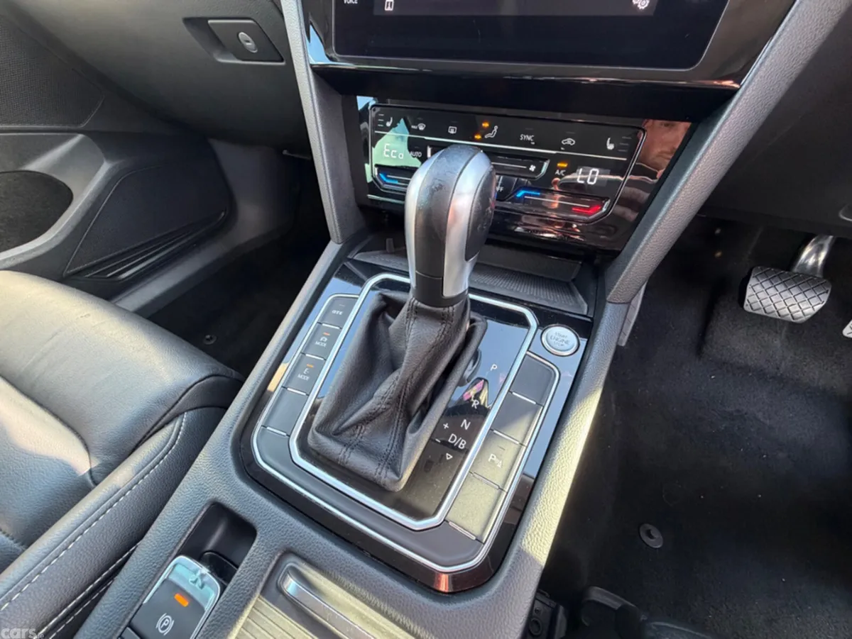 Volkswagen Passat Estate, Petrol Hybrid, 2022, Grey