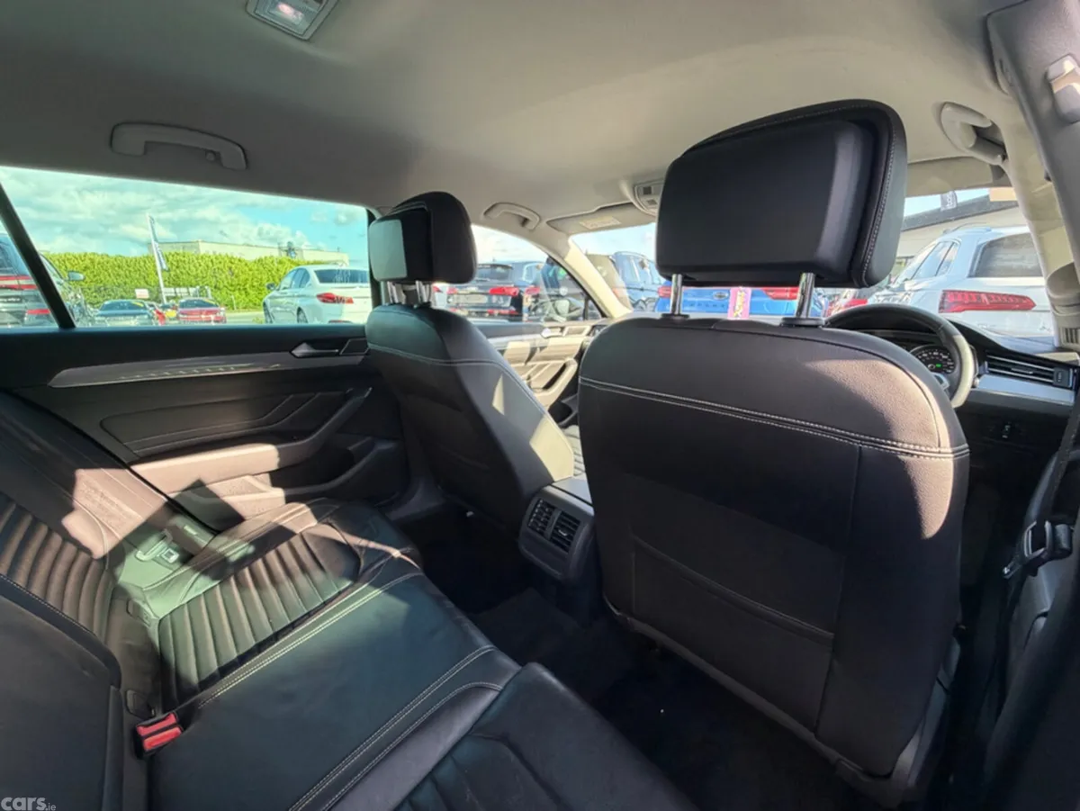 Volkswagen Passat Estate, Petrol Hybrid, 2022, Grey