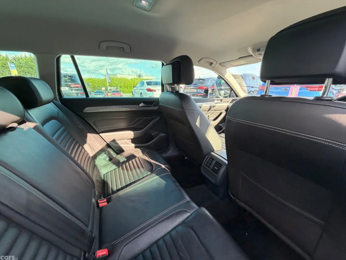 Volkswagen Passat Estate, Petrol Hybrid, 2022, Grey