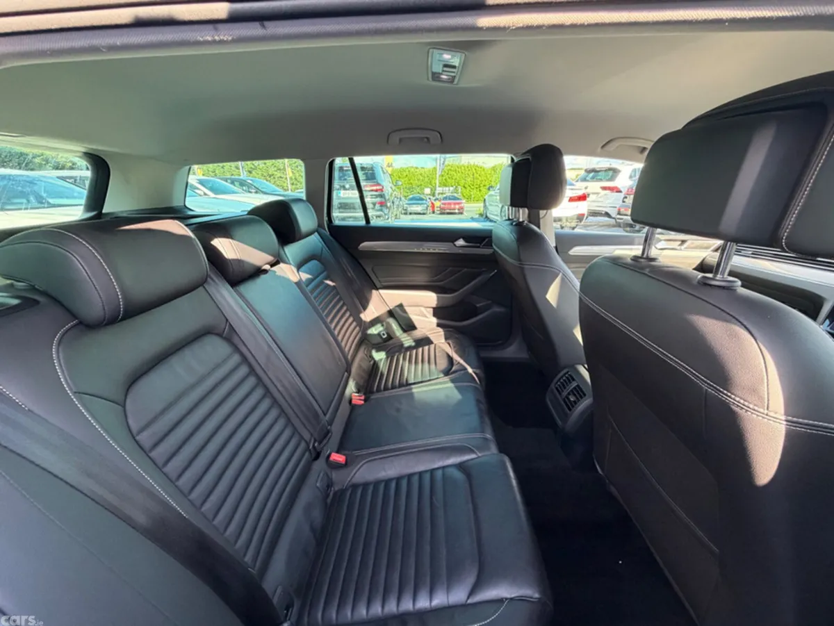 Volkswagen Passat Estate, Petrol Hybrid, 2022, Grey