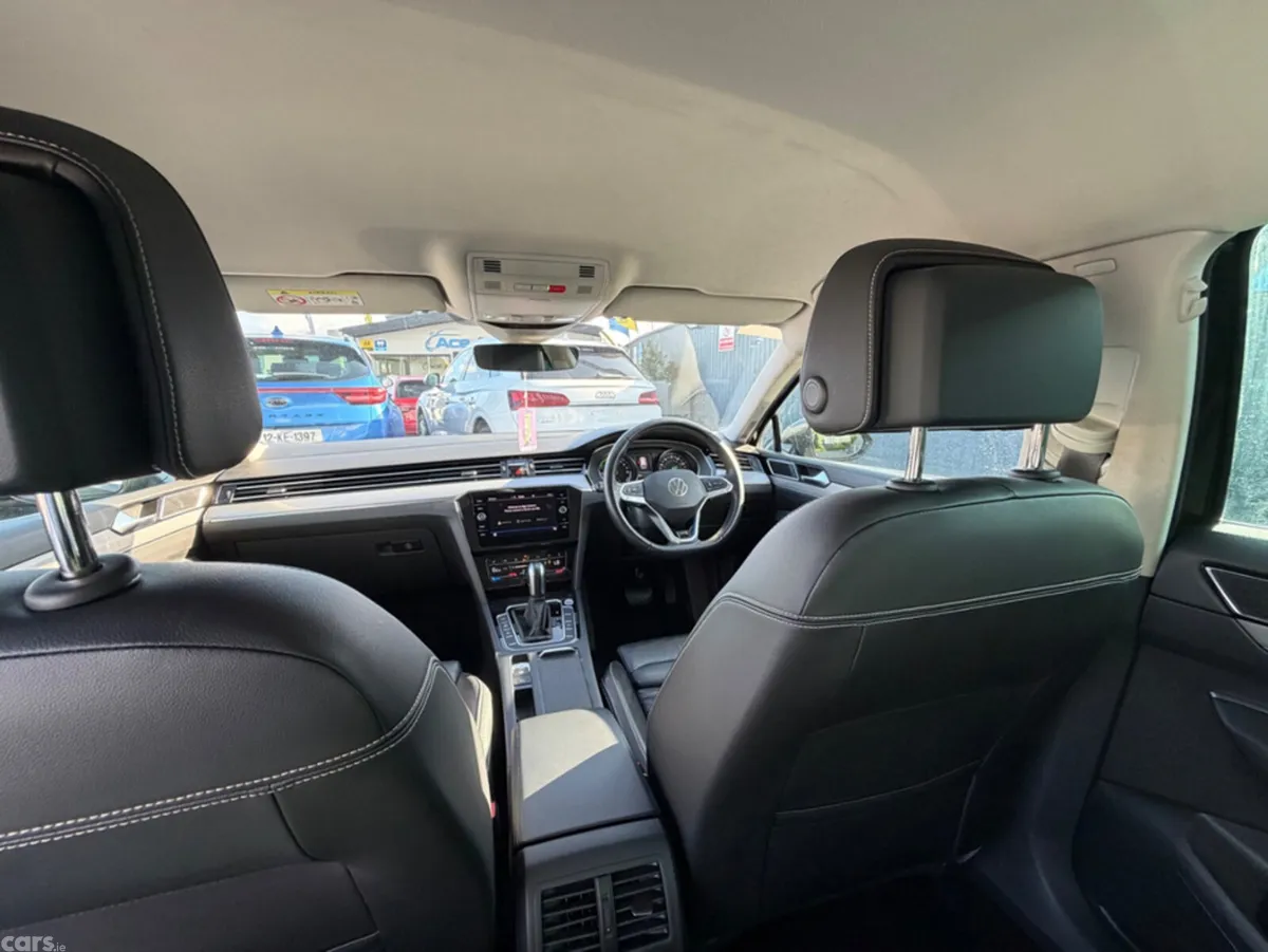 Volkswagen Passat Estate, Petrol Hybrid, 2022, Grey