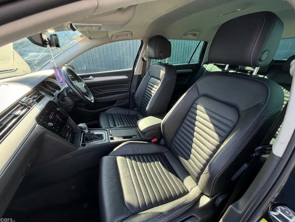 Volkswagen Passat Estate, Petrol Hybrid, 2022, Grey