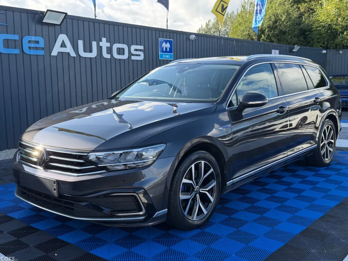 Volkswagen Passat Estate, Petrol Hybrid, 2022, Grey