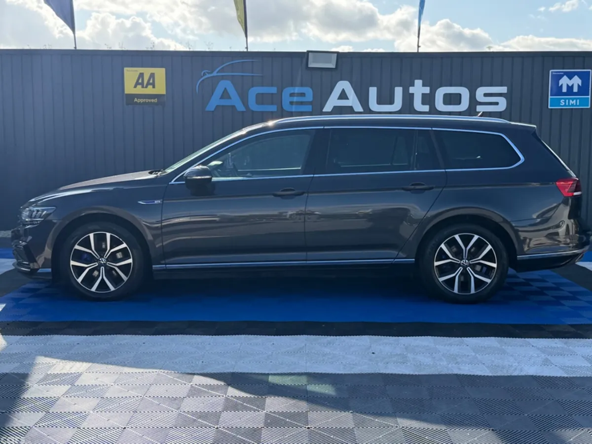 Volkswagen Passat Estate, Petrol Hybrid, 2022, Grey