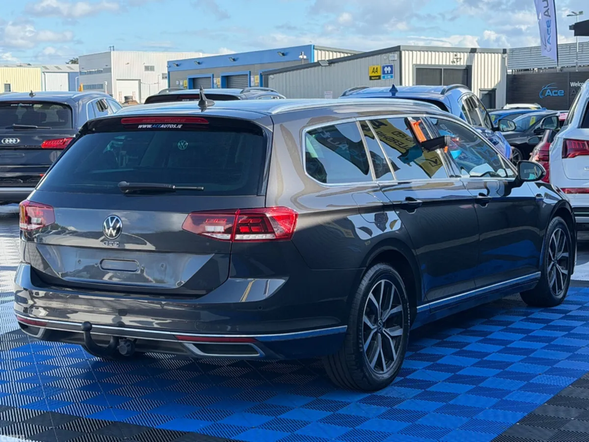 Volkswagen Passat Estate, Petrol Hybrid, 2022, Grey