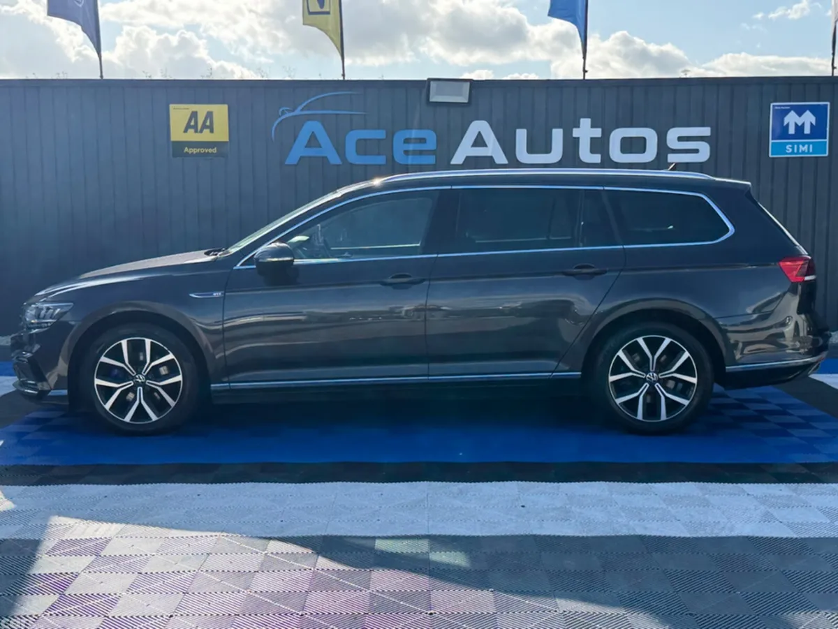 Volkswagen Passat Estate, Petrol Hybrid, 2022, Grey