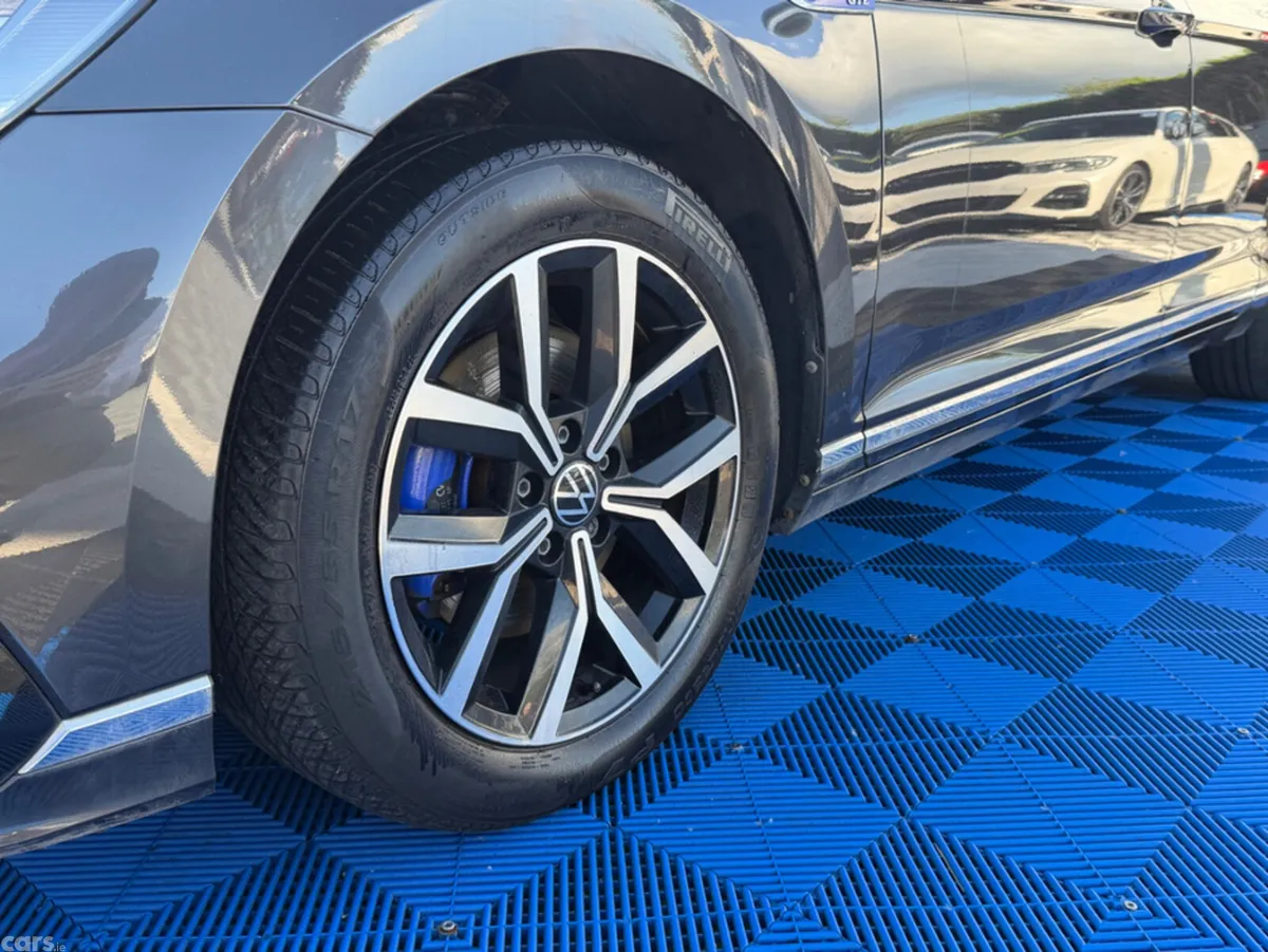 Volkswagen Passat Estate, Petrol Hybrid, 2022, Grey