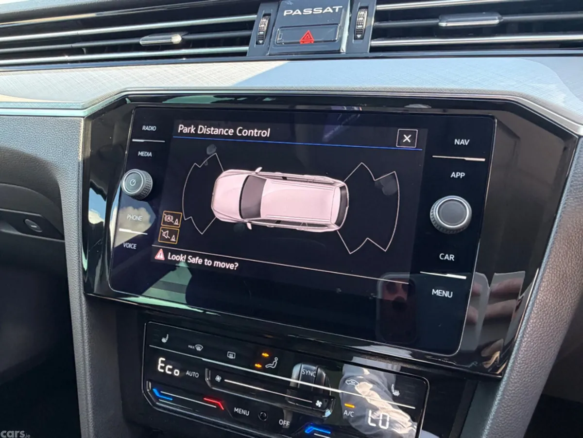 Volkswagen Passat Estate, Petrol Plug-in Hybrid, 2022, Grey