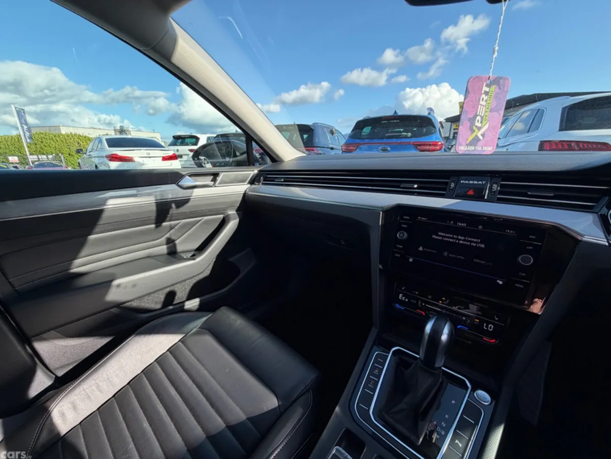 Volkswagen Passat Estate, Petrol Plug-in Hybrid, 2022, Grey