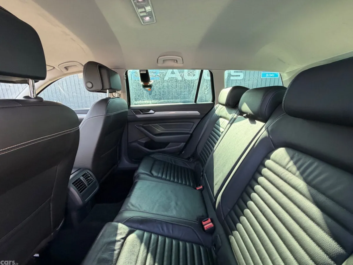 Volkswagen Passat Estate, Petrol Plug-in Hybrid, 2022, Grey