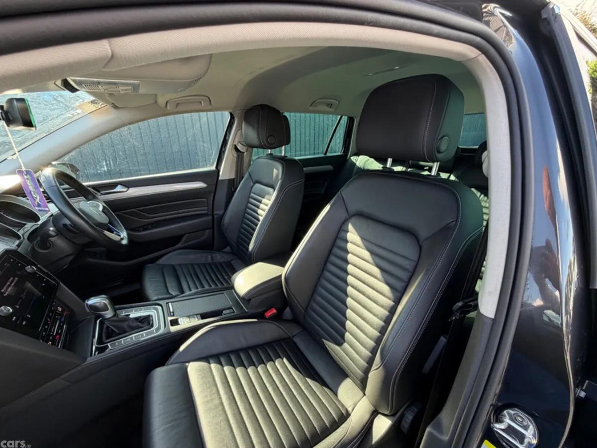Volkswagen Passat Estate, Petrol Plug-in Hybrid, 2022, Grey