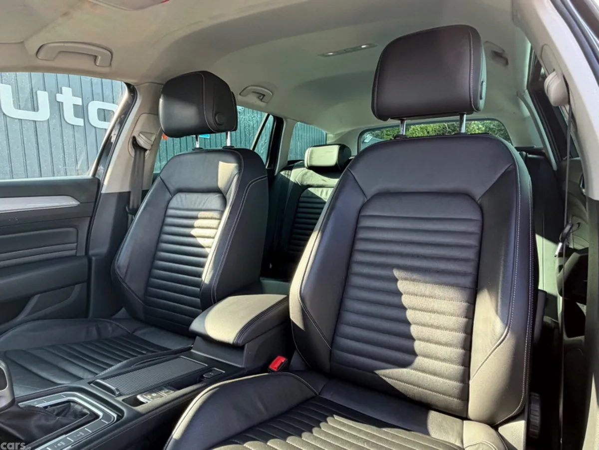 Volkswagen Passat Estate, Petrol Plug-in Hybrid, 2022, Grey