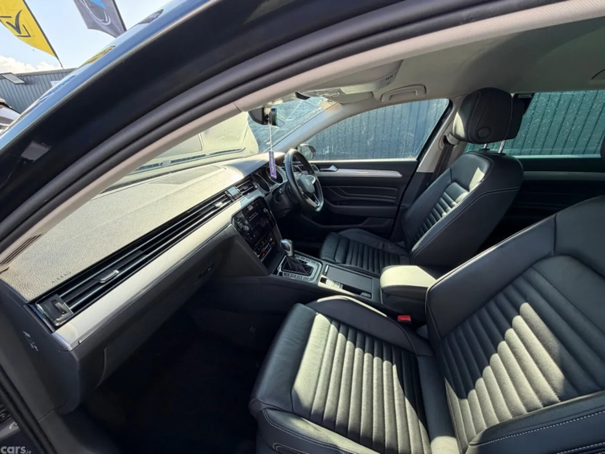 Volkswagen Passat Estate, Petrol Plug-in Hybrid, 2022, Grey