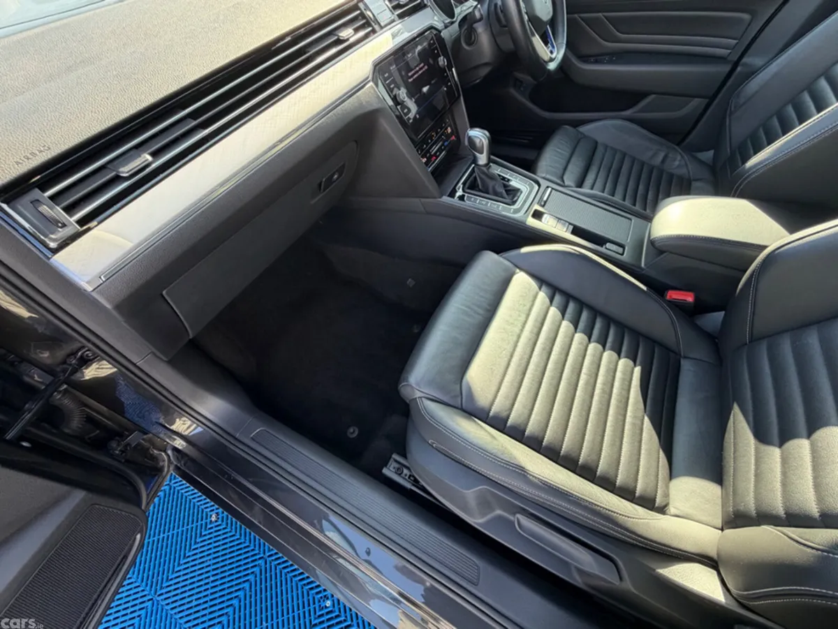 Volkswagen Passat Estate, Petrol Hybrid, 2022, Grey