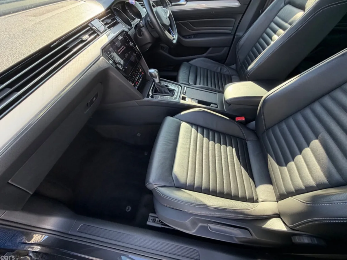Volkswagen Passat Estate, Petrol Hybrid, 2022, Grey