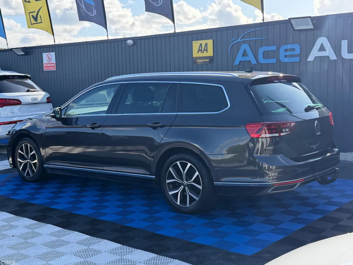 Volkswagen Passat Estate, Petrol Plug-in Hybrid, 2022, Grey