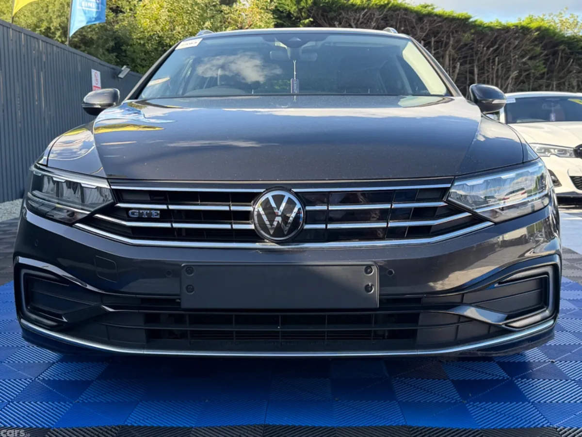 Volkswagen Passat Estate, Petrol Plug-in Hybrid, 2022, Grey