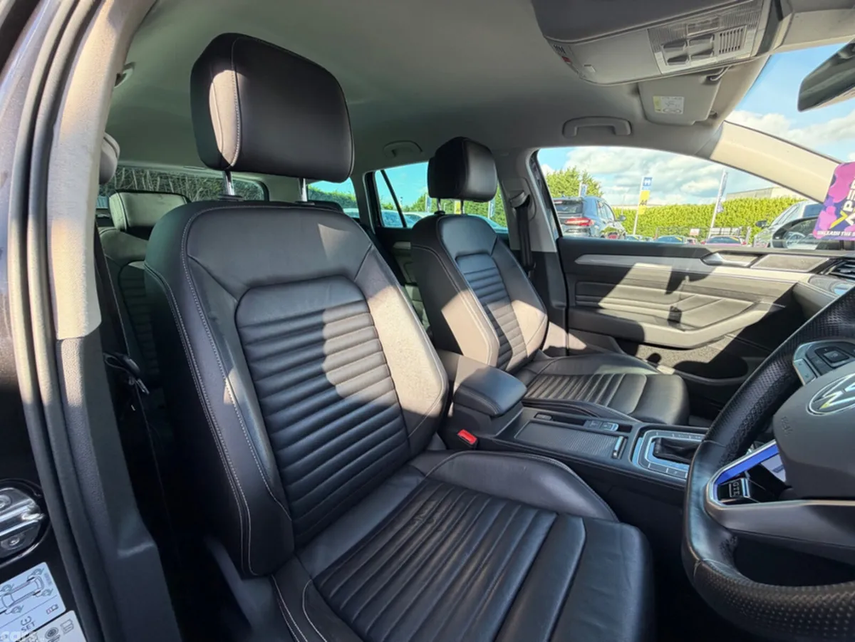 Volkswagen Passat Estate, Petrol Plug-in Hybrid, 2022, Grey