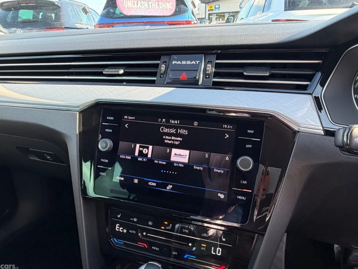 Volkswagen Passat Estate, Petrol Plug-in Hybrid, 2022, Grey