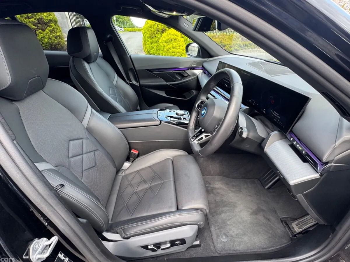 BMW 5-Series Saloon, Petrol Plug-in Hybrid, 2024, Black