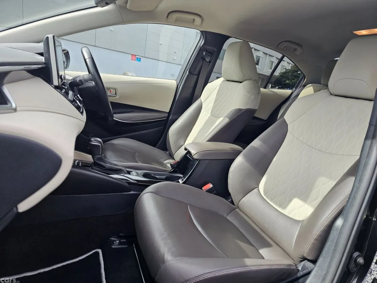Toyota Corolla Saloon, Petrol Hybrid, 2022, Black