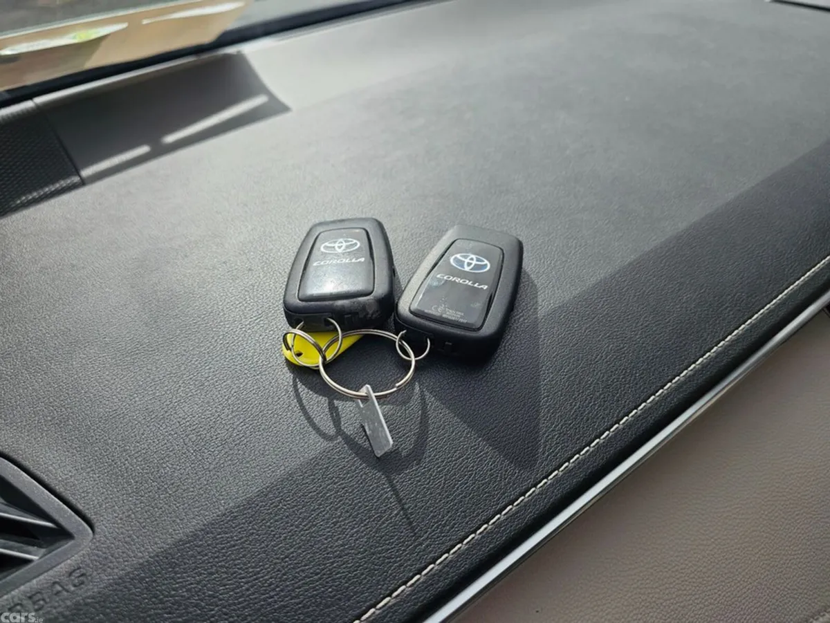 Toyota Corolla Saloon, Petrol Hybrid, 2022, Black