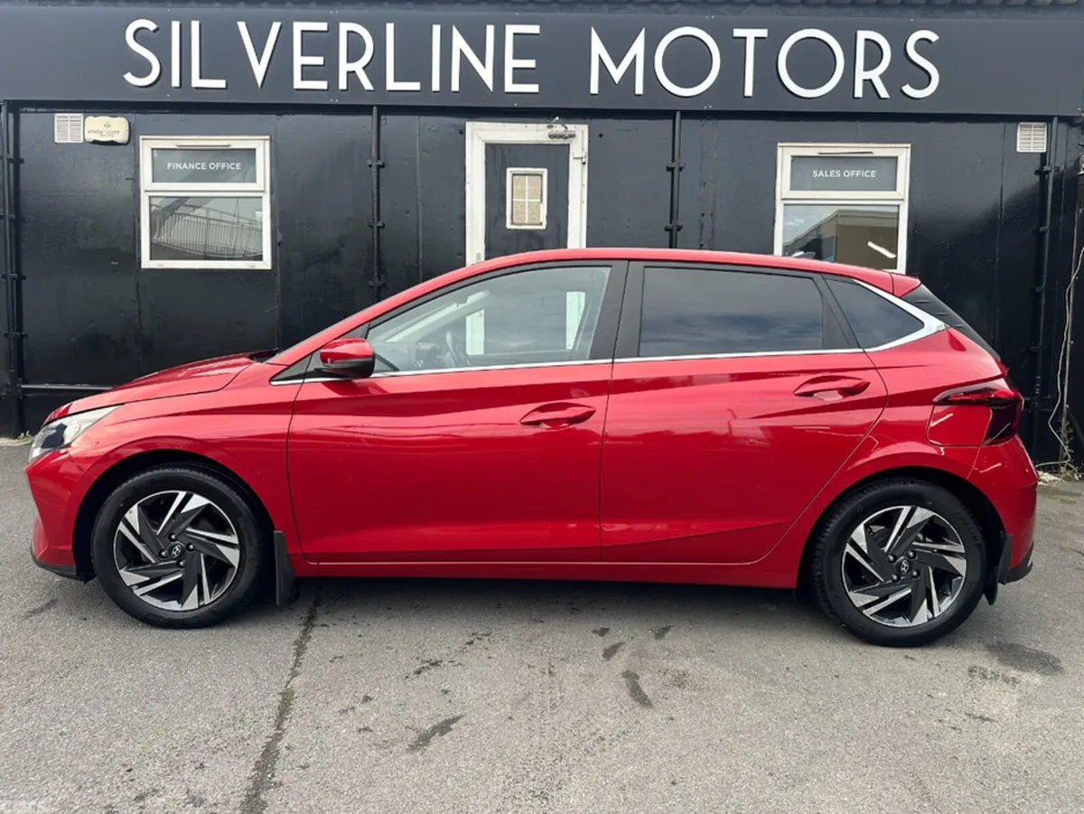 Hyundai i20 Hatchback, Petrol, 2023, Red