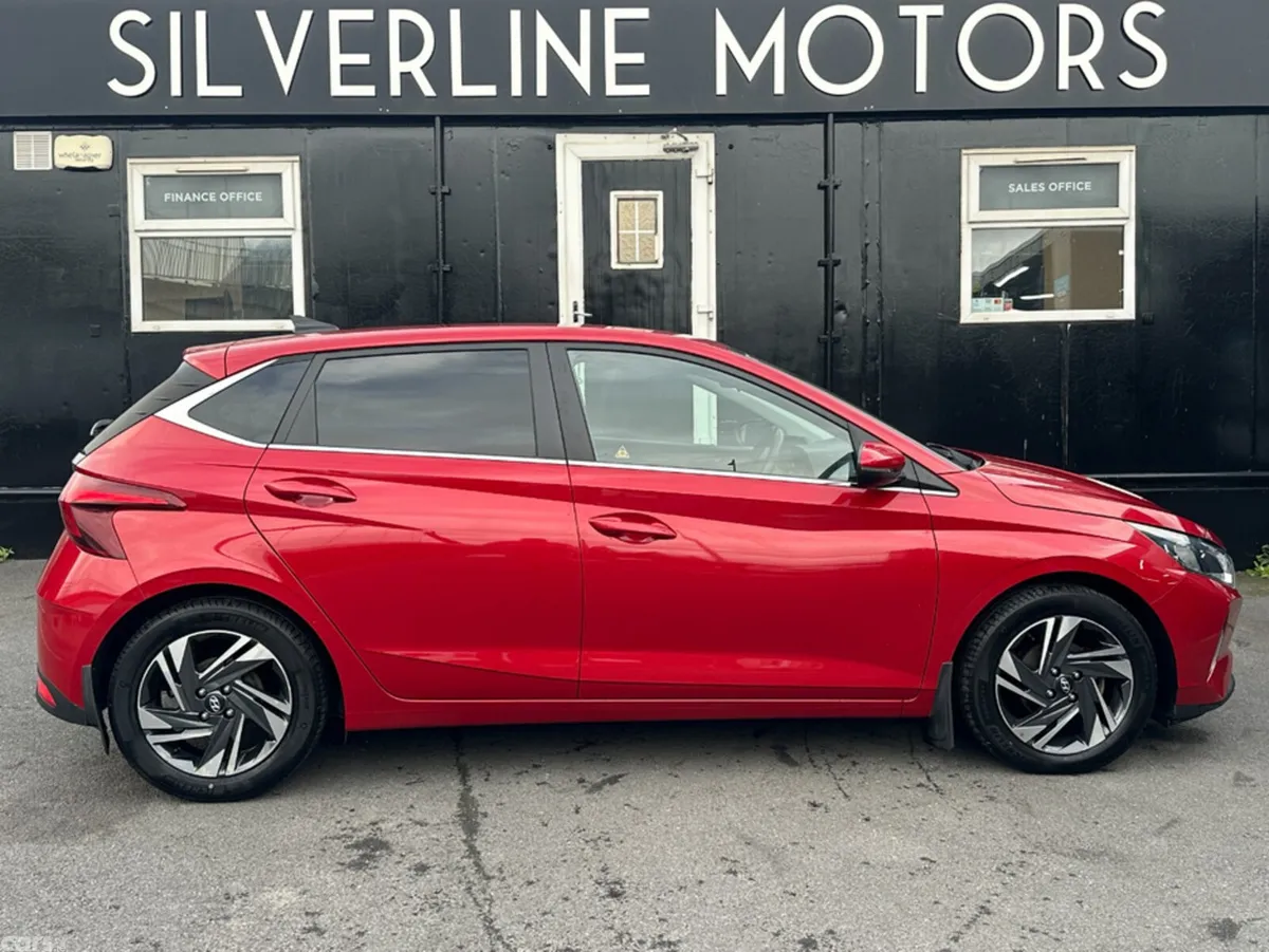Hyundai i20 Hatchback, Petrol, 2023, Red