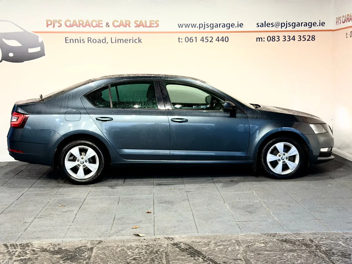 Skoda Octavia Hatchback, Diesel, 2019, Grey