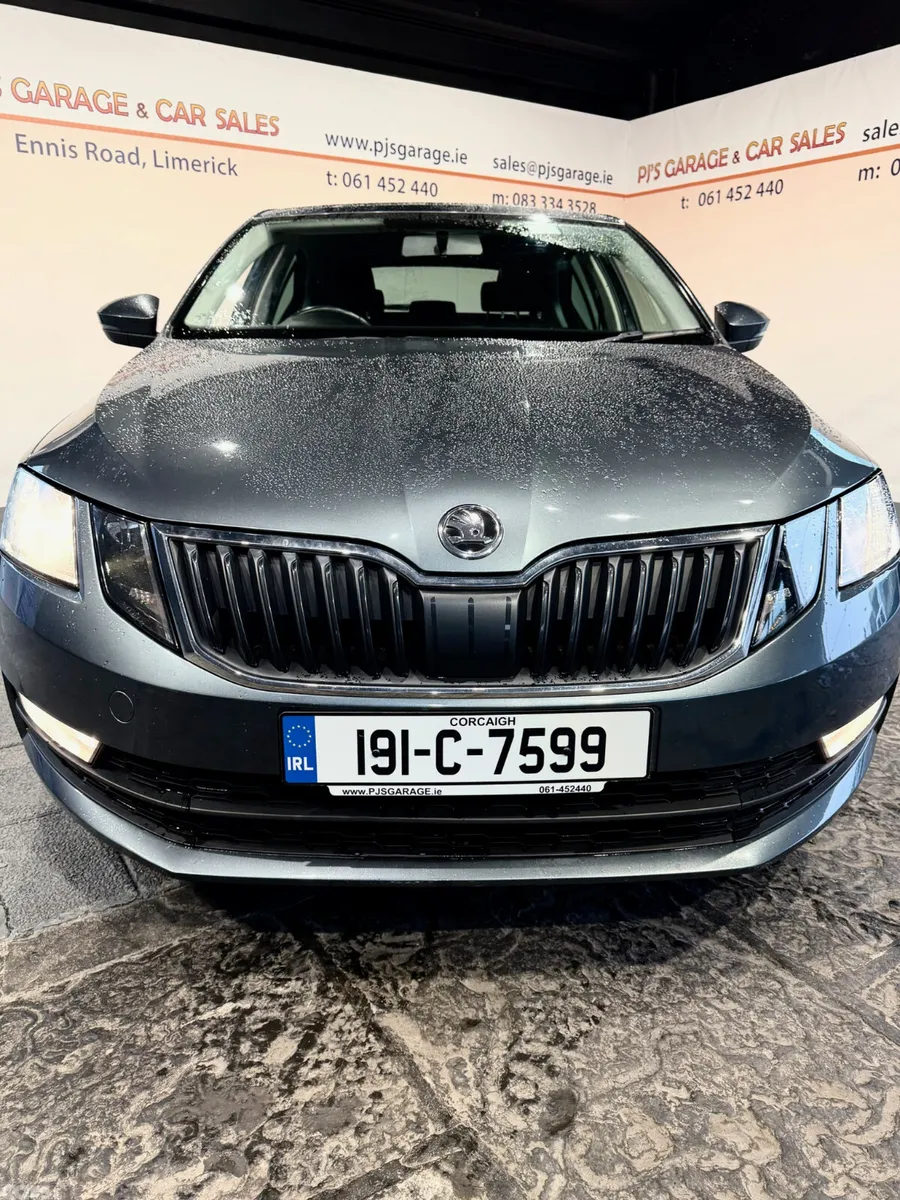 Skoda Octavia Hatchback, Diesel, 2019, Grey