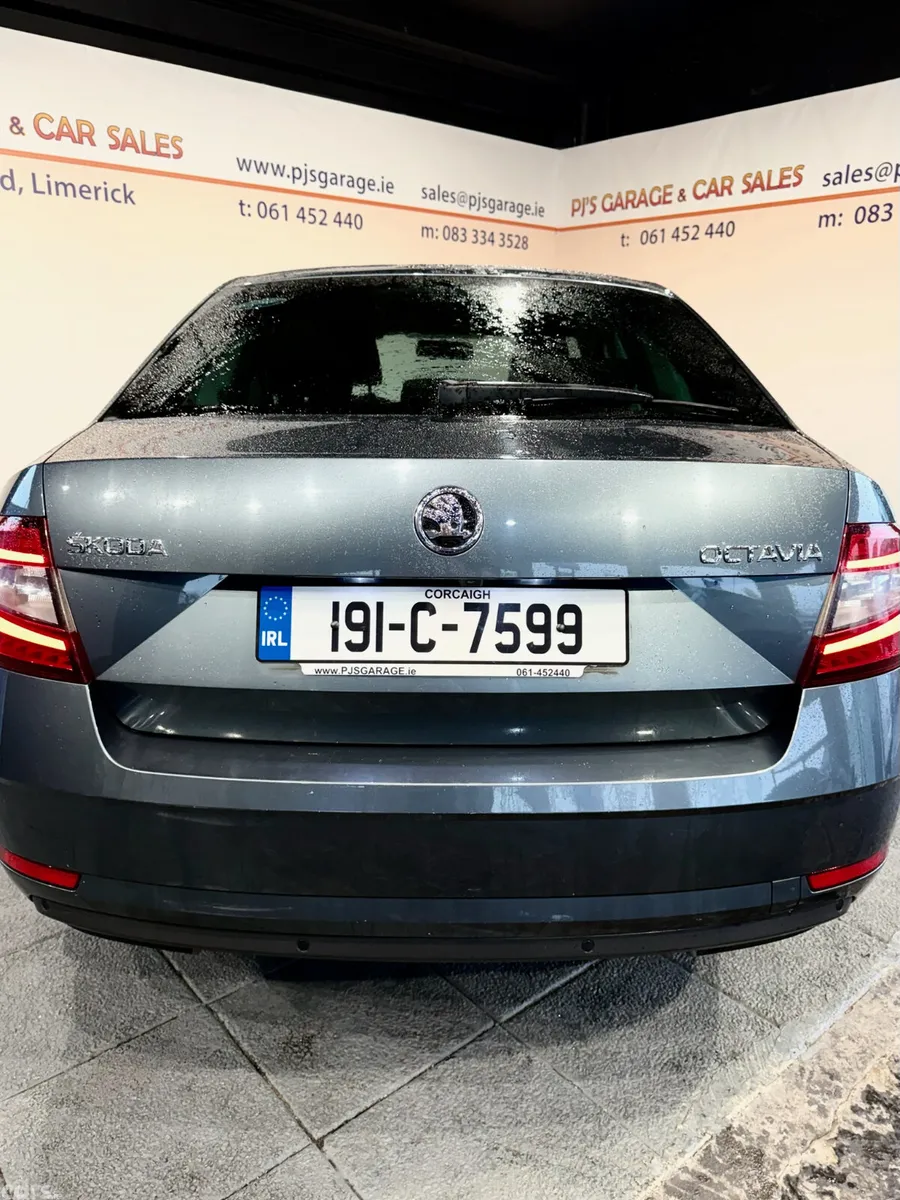Skoda Octavia Hatchback, Diesel, 2019, Grey