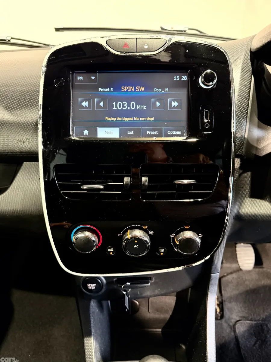 Renault Clio Hatchback, Petrol, 2015, Black