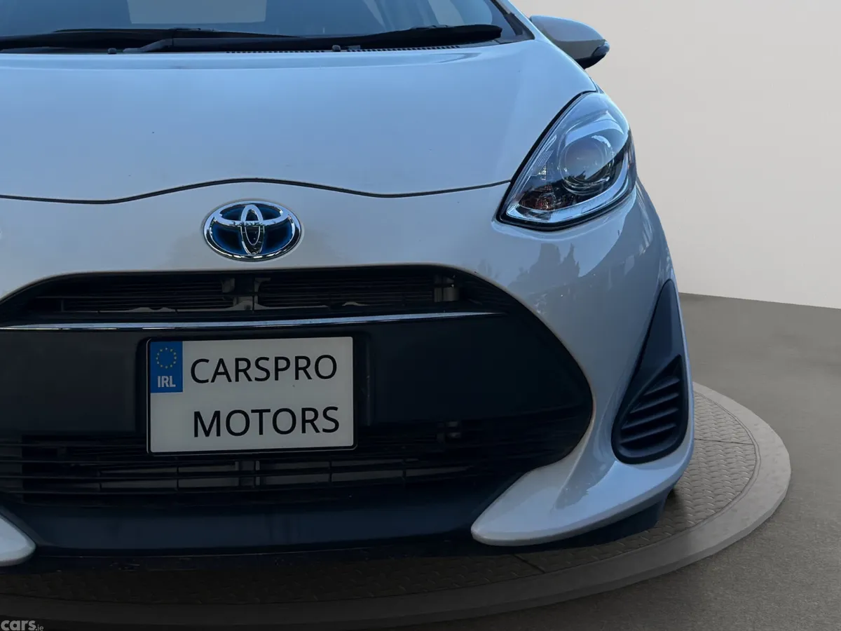Toyota Aqua Hatchback, Petrol Hybrid, 2019, White